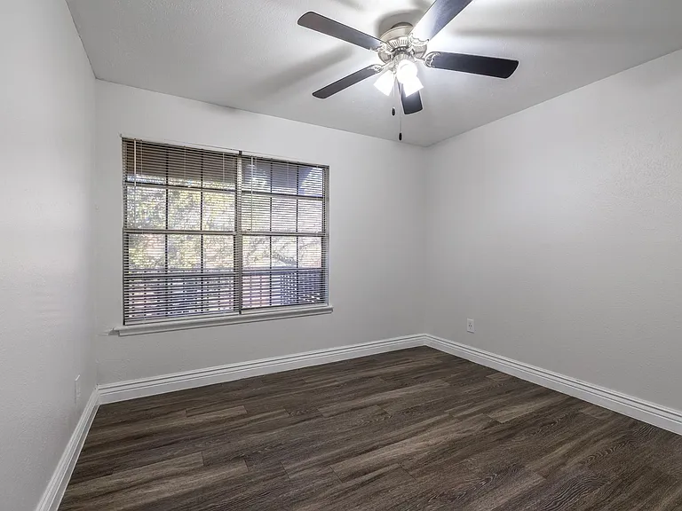Oakline Apartments — Photo 35