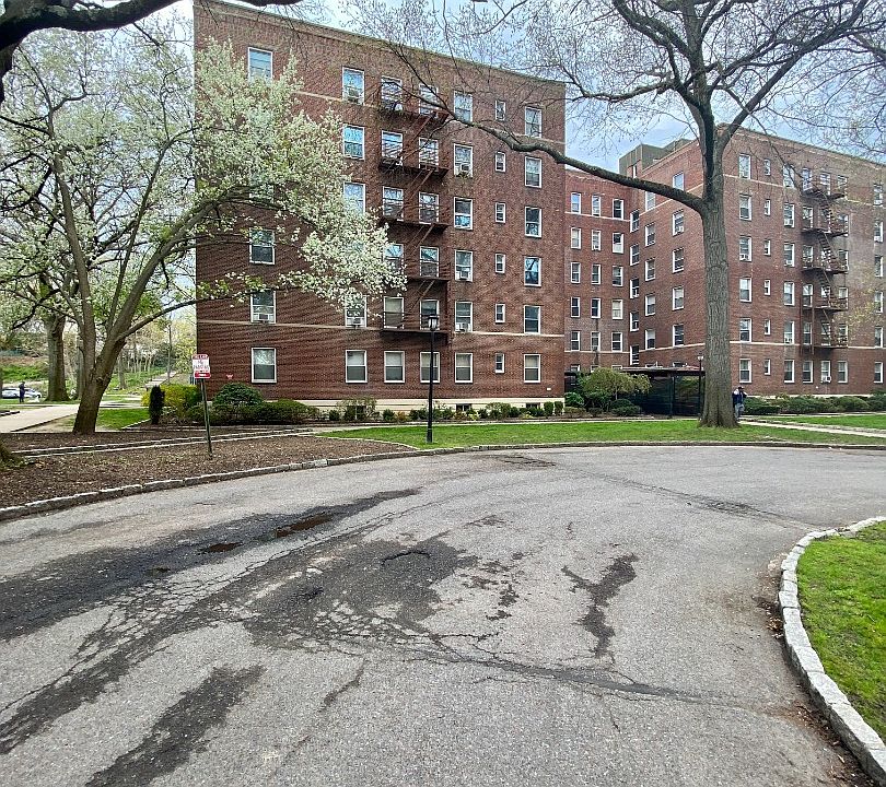 1st image of 1 Larchmont Ave #1850