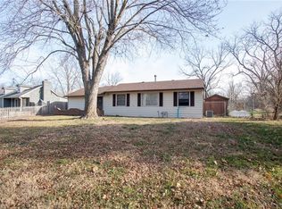 1207 Berry Rd, Independence, MO 64057