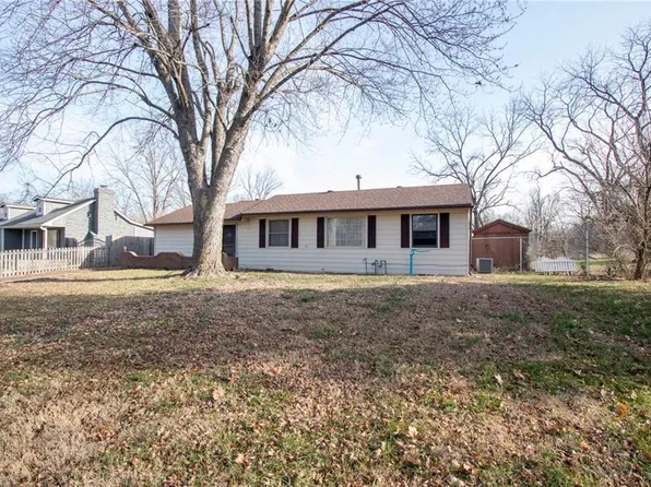 1207 Berry Rd, Independence, MO 64057