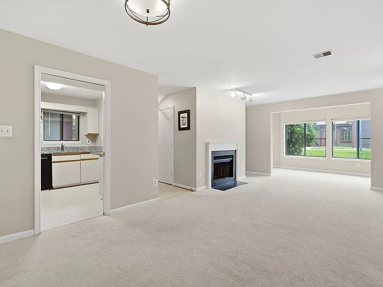 2822 Lee Oaks Pl #101 — Photo 3