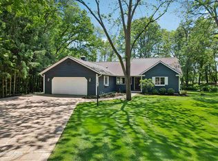 N70W26457 Thousand Oaks Dr, Sussex, WI 53089