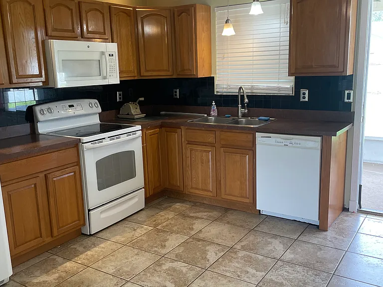 4130 Sebring Ave — Photo 3