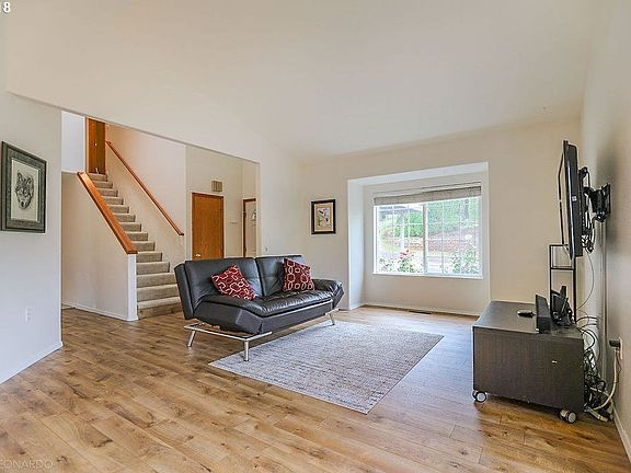 4th image of 1125 NW Garibaldi St