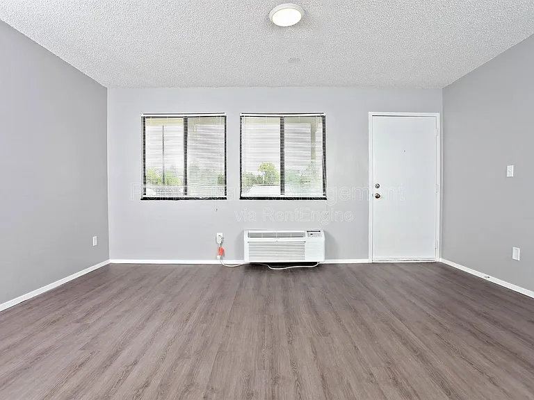 1717 N Vassar Ave — Photo 22