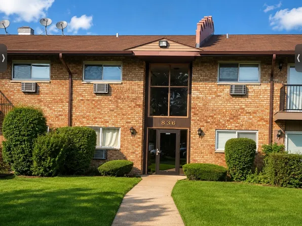 836 E Old Willow Rd #11111, Prospect Heights, IL 60070