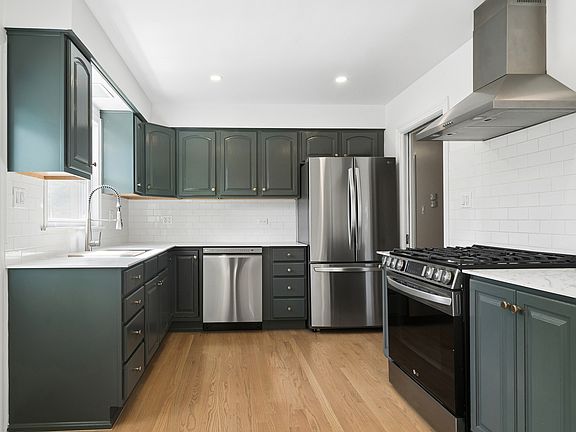 4th image of 10 N School St