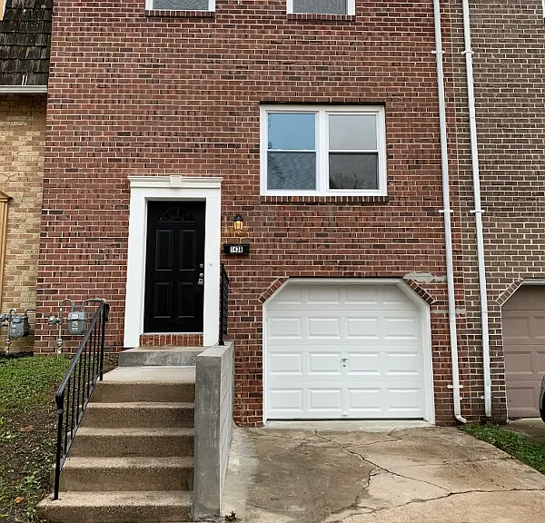 1438 Boxwood Dr — Photo 1