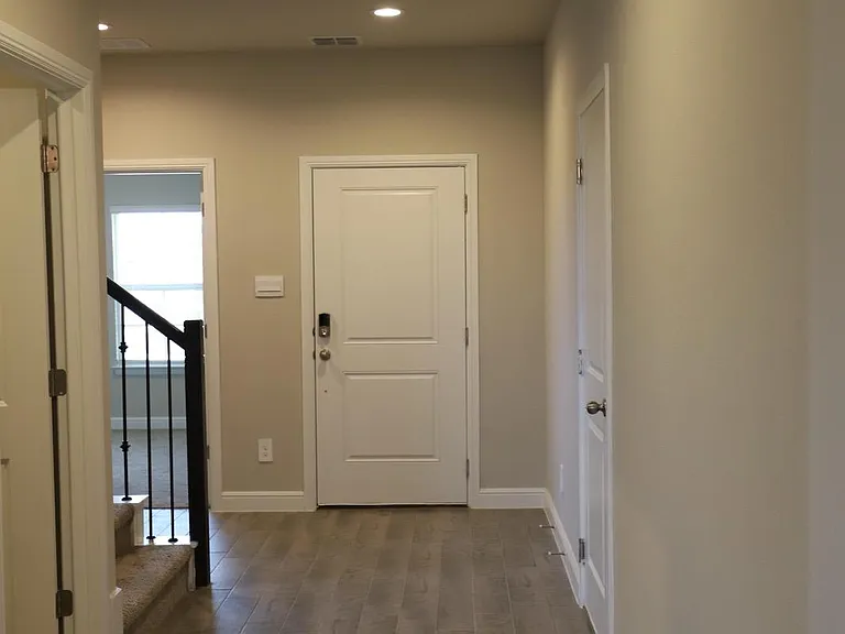 15529 Leaside Dr — Photo 3