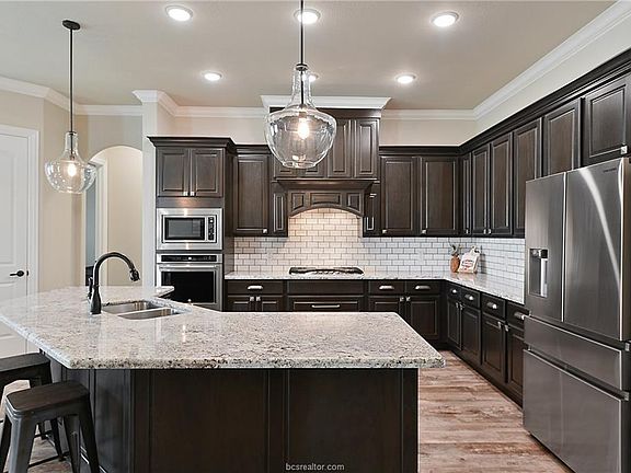 3rd image of 4406 Uphor Ct