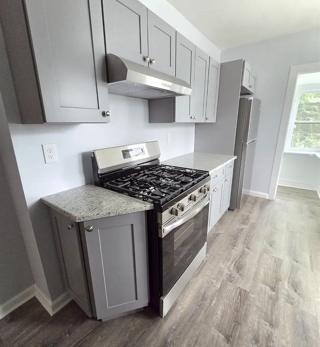 3 bed, 1.0 bath, $3,300 — Photo 3