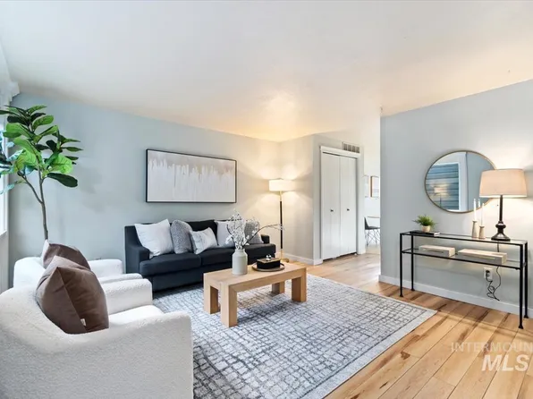 6985 W Maxwell Ln, Boise, ID 83704