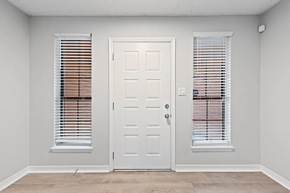 Prestwick Dr 723 Besich - 1 — Photo 3
