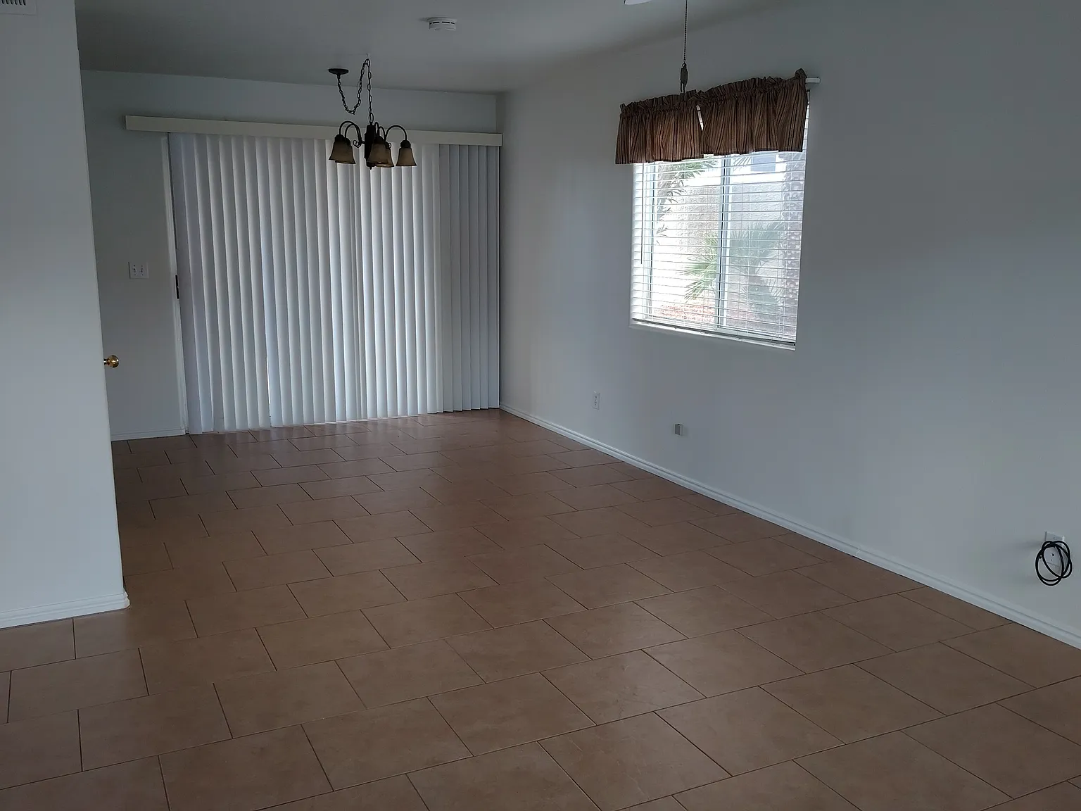 2 bed, 2.5 bath, 1148 sqft, $1,210 — Photo 3