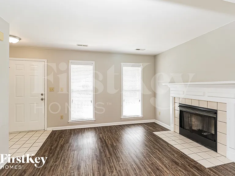 8102 Kingston Dr — Photo 3