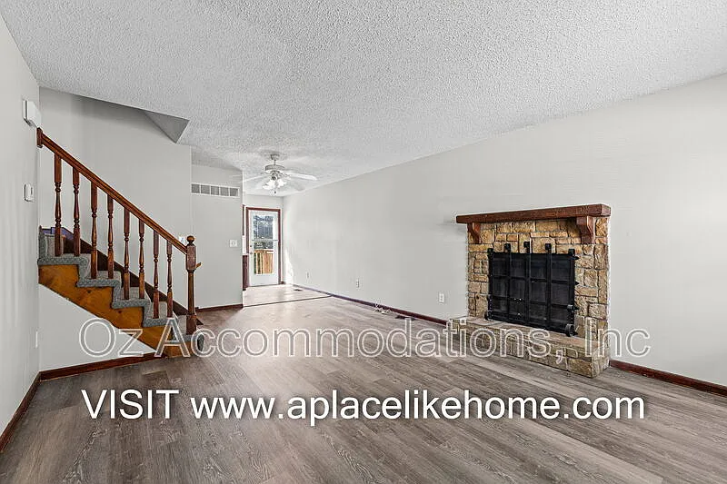 3 bed, 2.0 bath, 1400 sqft, $1,650 — Photo 4