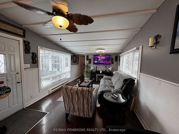 5th image of 72 Pinehurst Est