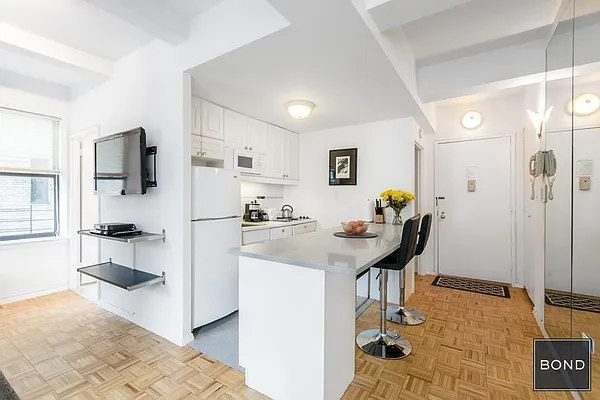 Rented by Bond New York | media 21