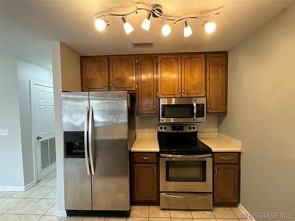 3rd image of 125 Pineridge Dr