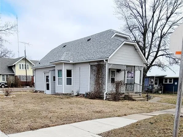 605 N Cedar St, Moran, KS 66755