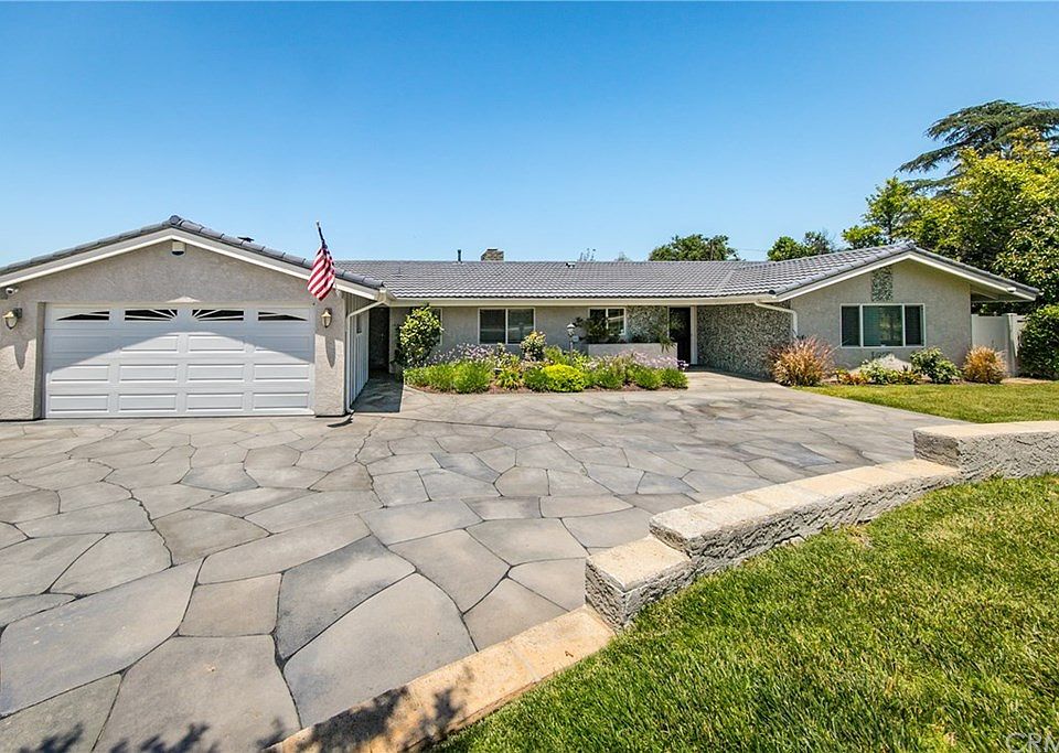 1st image of 515 E Mariposa Dr
