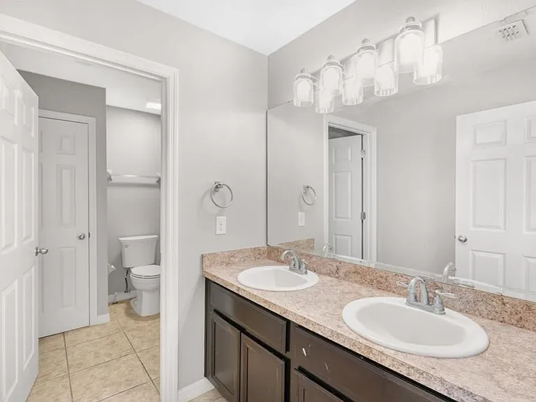 10013 Stockbridge St — Photo 11
