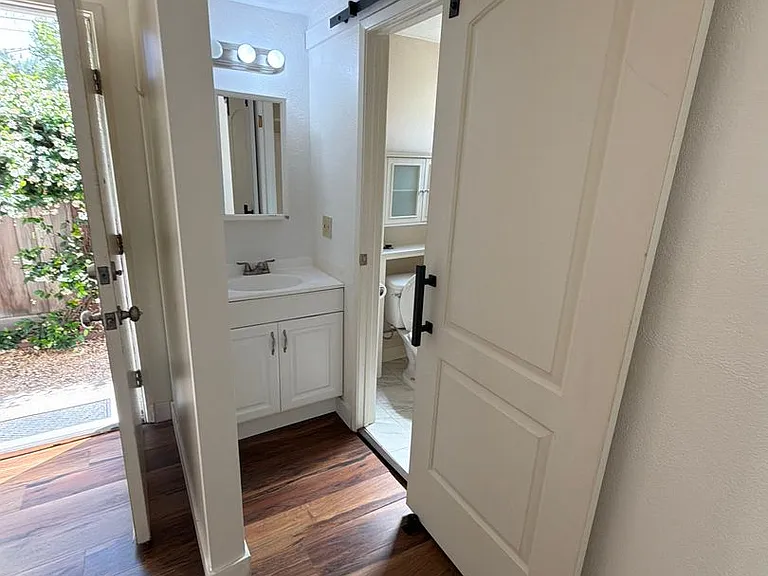 3117 Freeport Blvd — Photo 3