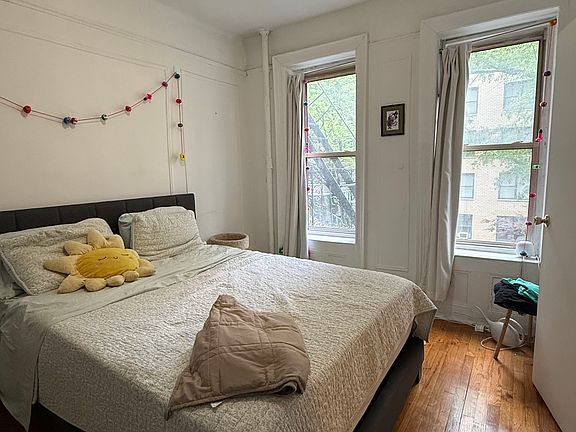 2nd image of 320 E 49th St APT 32
