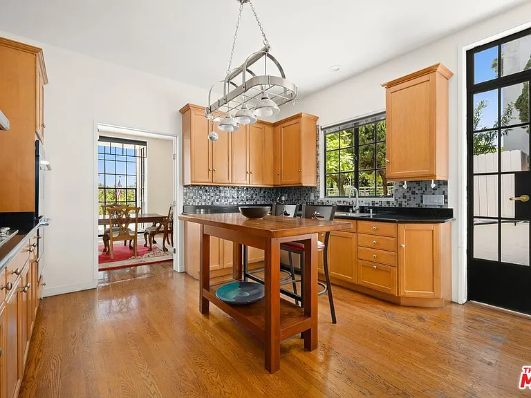 333 Dalehurst Ave — Photo 5