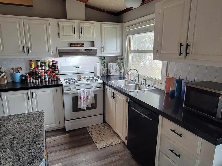 2165 N Highway 99 — Photo 10