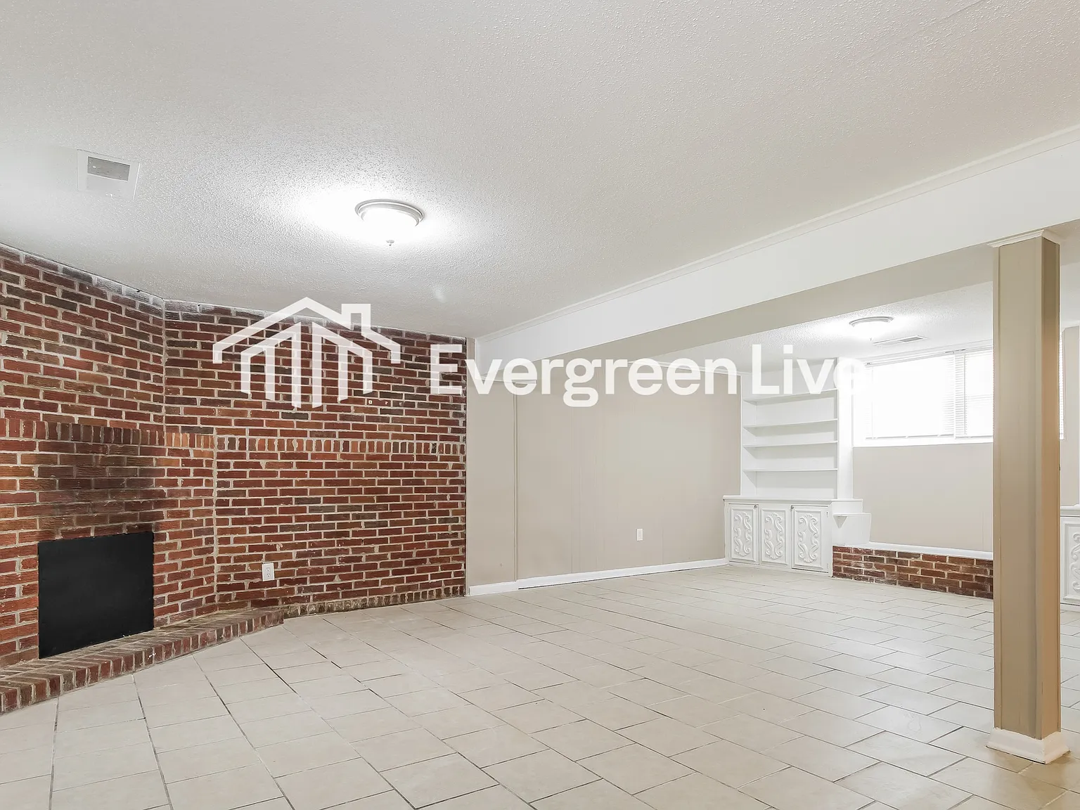 4 bed, 2.0 bath, 2905 sqft, $1,695 — Photo 3