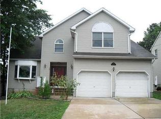 32 Grissom Pl, Fords, NJ 08863