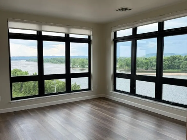 Brand New - War Eagle Apartments in the River Point District — Photo 26