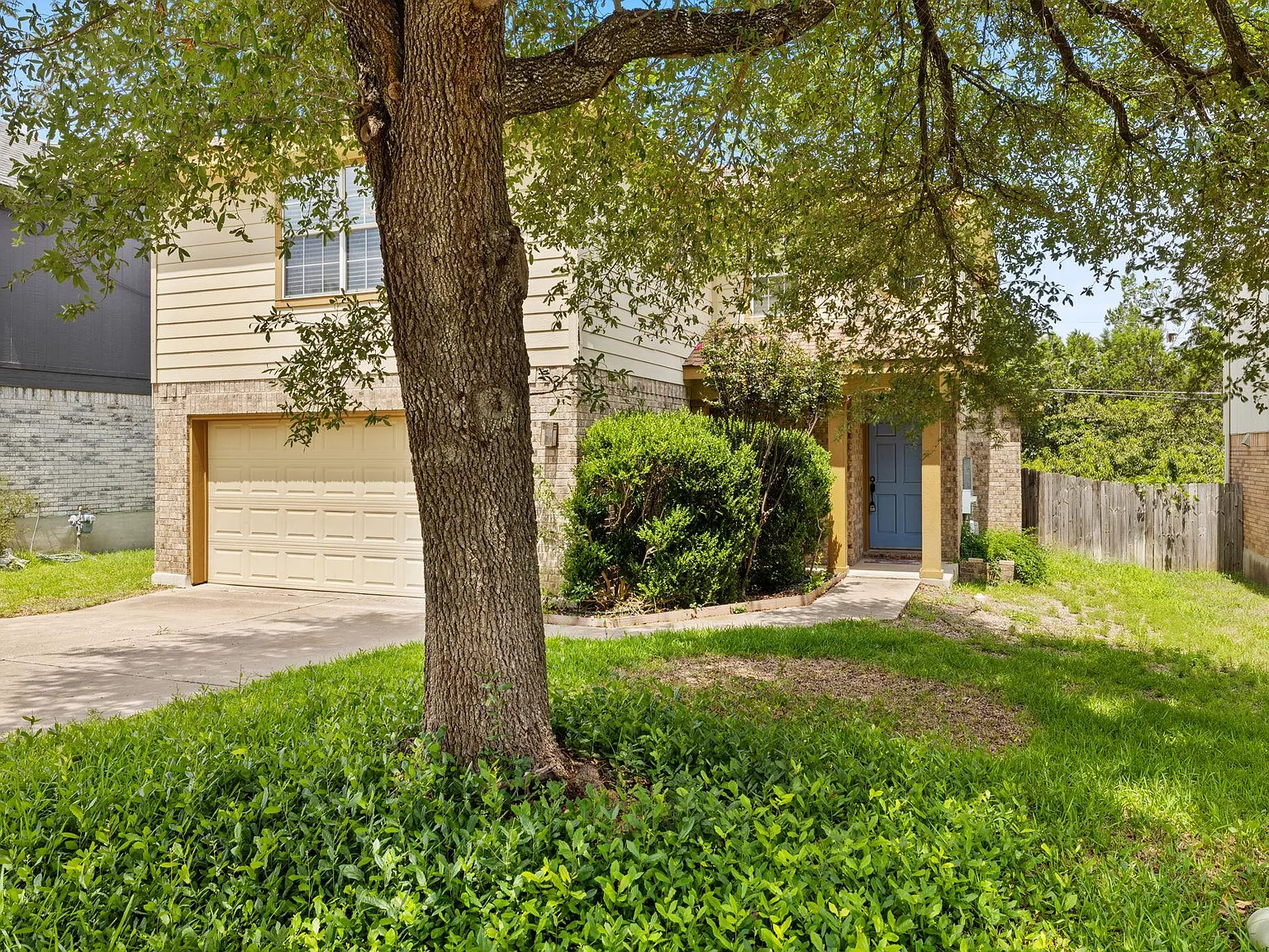 3 bed, 2.5 bath, 1912 sqft, $1,950 — Photo 3