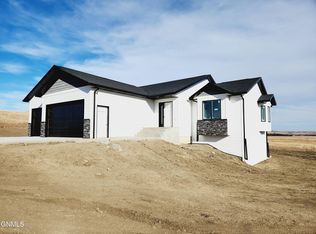 2474 Labrador Dr, Mandan, ND 58554