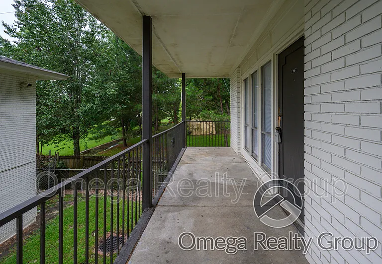 South Court Apartments — Photo 6