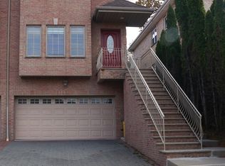 520 7th St #B, Palisades Park, NJ 07650