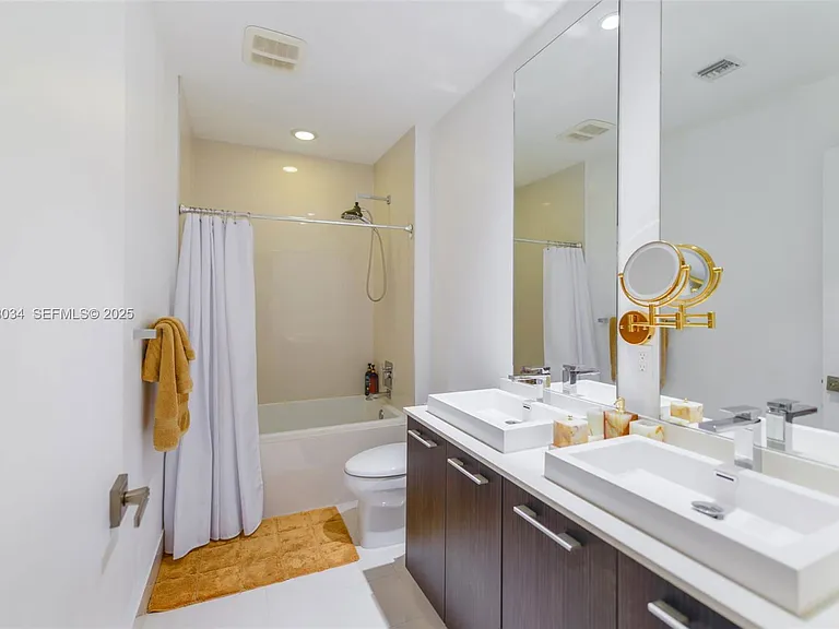 45 SW 9th St #4108 — Photo 7