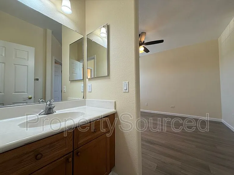 1633 Sparrowhawk St — Photo 49