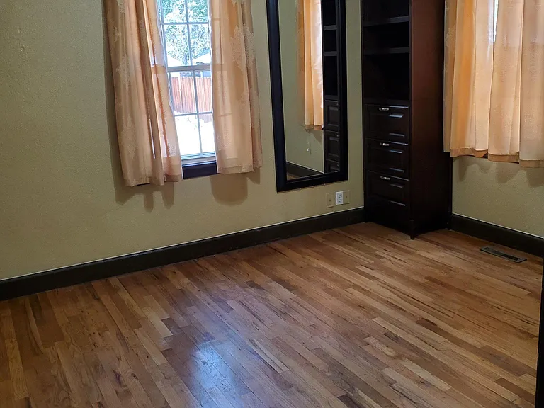 217 W South 1st St — Photo 5