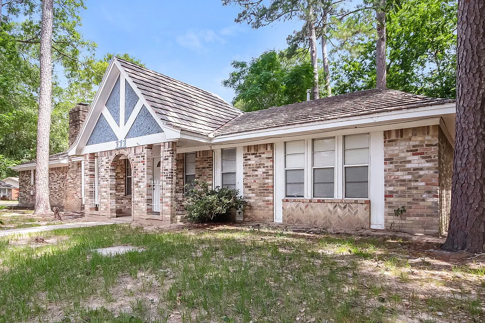 3 bed, 2.0 bath, 1408 sqft, $2,415 — Photo 1