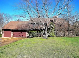 531 Ridgemoor Dr, Willowbrook, IL 60527