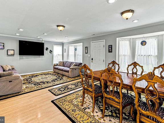 3rd image of 11 Elkington Dr