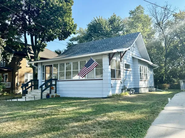45 N Sunset Ave, Freeport, IL 61032