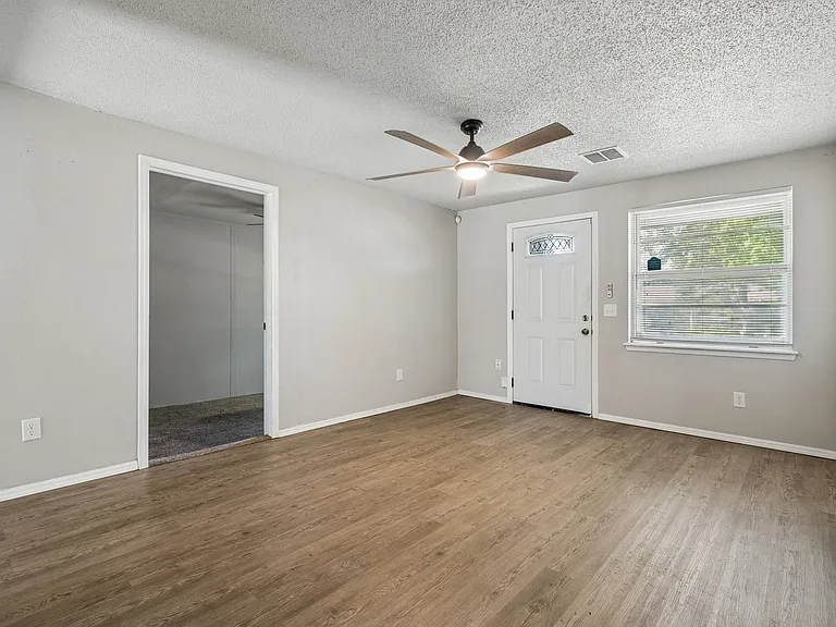 4008 SE 46th St — Photo 3