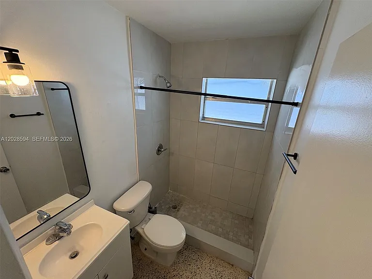 320 W 10th St #3 — Photo 11