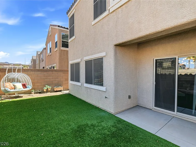 48 Jasmine Point St — Photo 55
