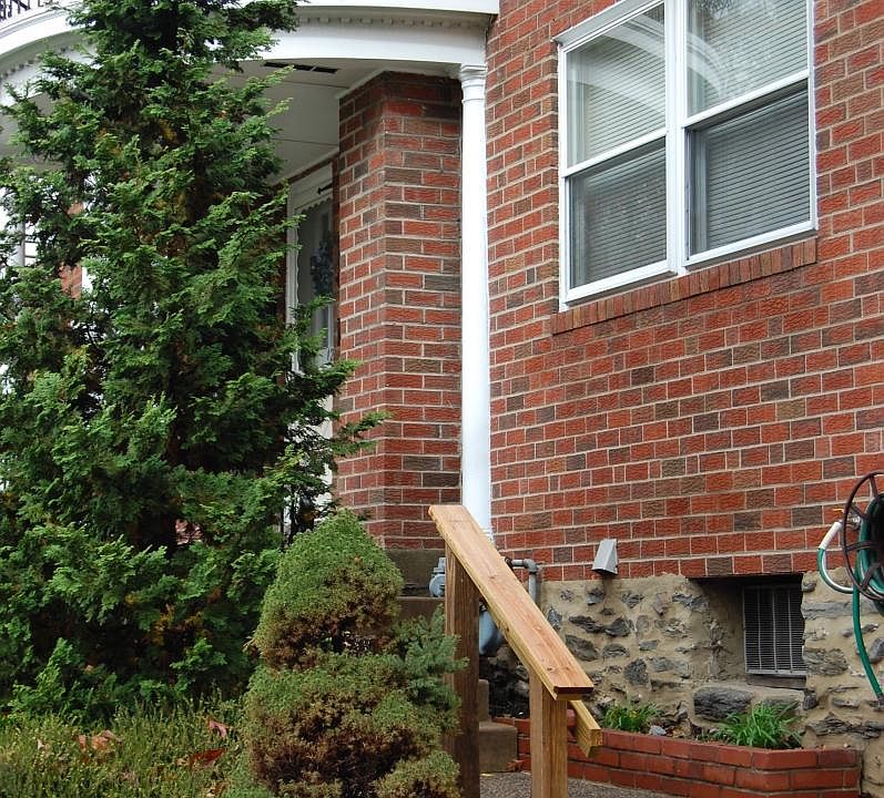 Side Entry to apartment