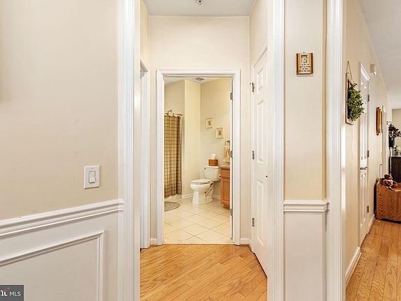 5th image of 175 Hyannis Pl