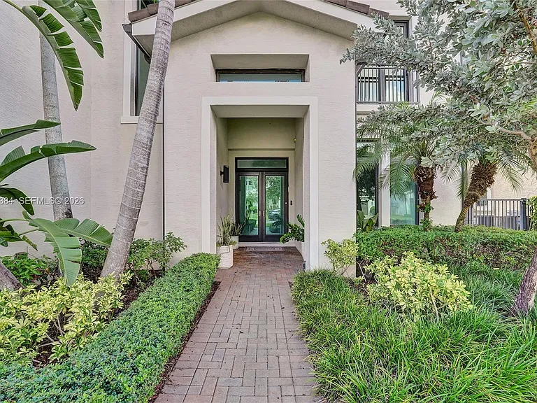 5742 Brookfield Cir E — Photo 2